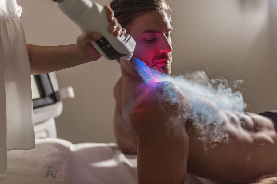 کرایوتراپی شیراز در کلینیک فیزیوتراپی آفتاب، درمان زگیل تناسلی و میخچه پا و آکنه و لاغری در شیراز به با هزینه مناسب، رزرو آنلاین نوبت برای کرایوتراپی و سرما درمانی جهت درمان زگیل و ضایعات پوستی و سالک و جوش و آکنه و اسکار و دهانه رحم و پروستات و كرايو تراپي در شيراز و اسپری کرایوتراپی با دستگاه کرایوتراپی و عوارض کرایوتراپی - چگونه باید برای کرایوتراپی آماده شوم
