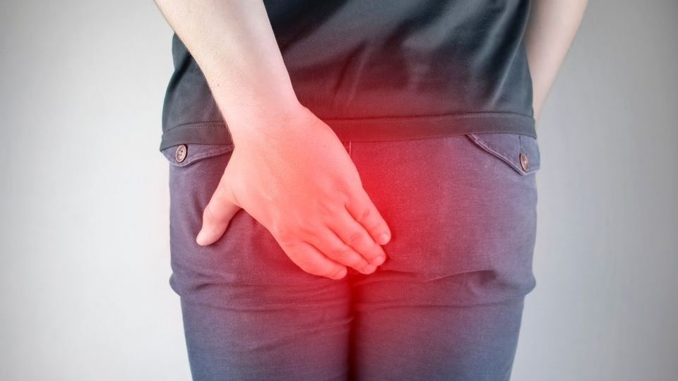 دکتر متخصص دنبالچه در شیراز در کلینیک فیزیوتراپی آفتاب، درمان بیرون زدگی و شکستگی دنبالچه ستون فقرات و سیاتیک و تورم و التهاب دنبالچه و افتادن دنبالچه و درمان آبسه دنبالچه و بالشت دنبالچه و حرکات اصلاحی و علائم و عمل جراحی دنبالچه و درمان درد دنبالچه ضربه خورده و ضعف دنبالچه و ضایعه دنبالچه - درد دنبالچه چیست