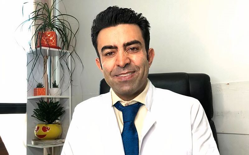بهترین دکتر متخصص زانو درد در شیراز در کلینیک فیزیوتراپی آفتاب شیراز با کادر مجرب و حرفه‌ای جهت درمان انواع درد زانو و معرفی دکتر فوق تخصص زانو شیراز و متخصص زانو شیراز و بهترین دکتر ساییدگی زانو شیراز و دکتر تعویض مفصل زانو شیراز و دکتر زانو خوب شیراز و دکتر جراح زانو شیراز و بهترین دکتر جراح زانو در شیراز و دکتر مفصل زانو شیراز و بهترین دکتر آرتروز زانو در شیراز برای تسکین در کشکک زانو و پارگی رباط زانو و مینیسک زانو و فیزیوتراپی مفصل زانو در شهر شیراز - معرفی بهترین دکتر متخصص زانو در شیراز - سوابق و مدارک فیزیوتراپیست ابوالفضل فارسی